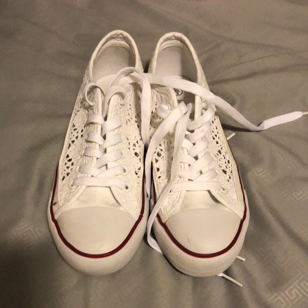 Never worn Size 5 crochet white canvas shoes